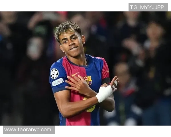 足球巨星传奇之路：从少年梦想到世界之巅的奋斗与荣耀